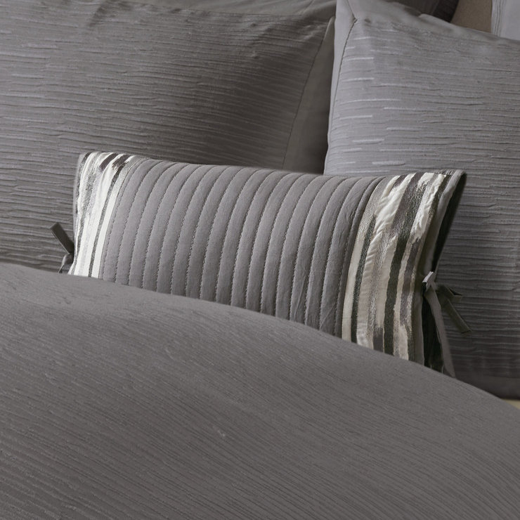 Coussin décoratif en coton brodé N Natori Hanae, Gris