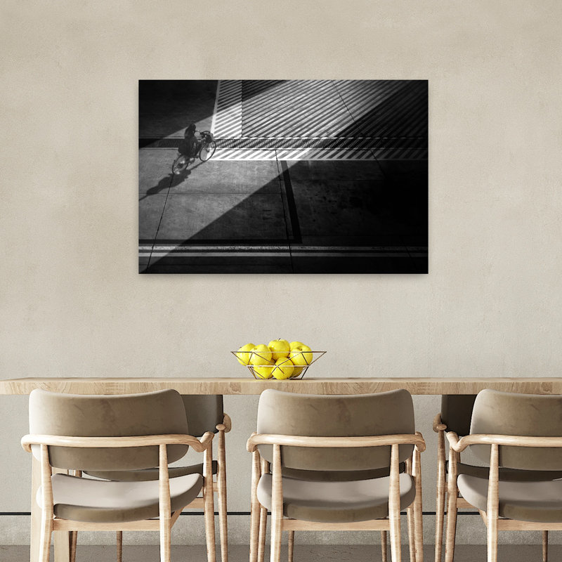 «Cyclist In Strong Shadows», impression d'art géométrique minimaliste de la ville, 24" H x 36" W
