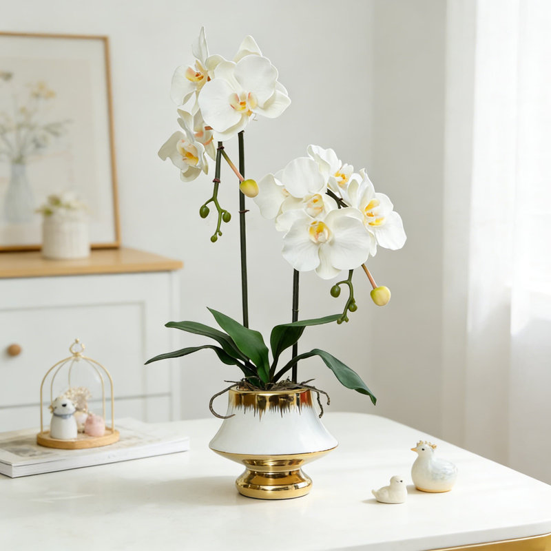 Arrangement réaliste de fleurs d'orchidées artificielles dans un vase en céramique - Phalaenopsis en polyuréthane doux réaliste pour le bureau d'hôtel