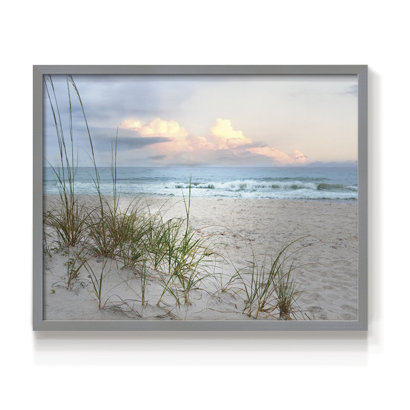 Beach Driftwood - Reproduction encadrée - Restickable, H 22 po x l 28 po, Gris