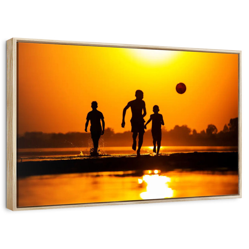 Sunset Beach Soccer, 46 po x 31 po, Cadre flottant en bois naturel