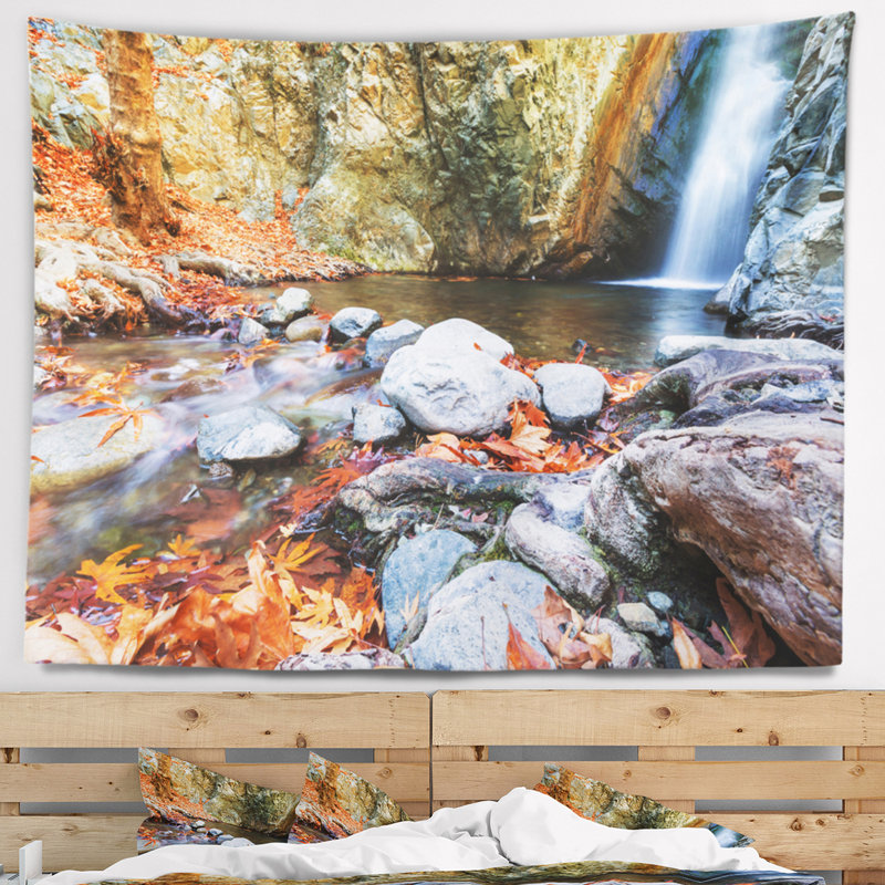 Serenity en cascade de style paysage belle dans une tapisserie chypre, H 68 po x l 80 po