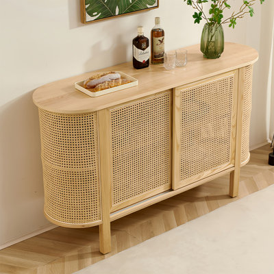 Buffet simple et moderne en rotin