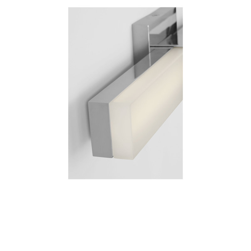 Fentress LED Vanity, 4.5 " H x 18 " W x 2.5" D, Chrome