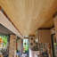 Coller des planches de plafond en mousse de polystyrène pour un look Shiplap époustouflant avec une installation facile, paquet de 24
