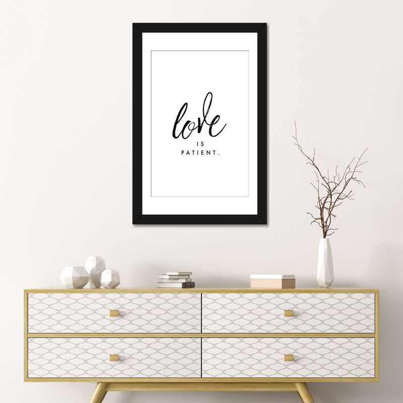 « love is patient », art textuel sur toile, H 24 po x l 16 po x P 1 po, Papier d'art encadré noir, Blanc