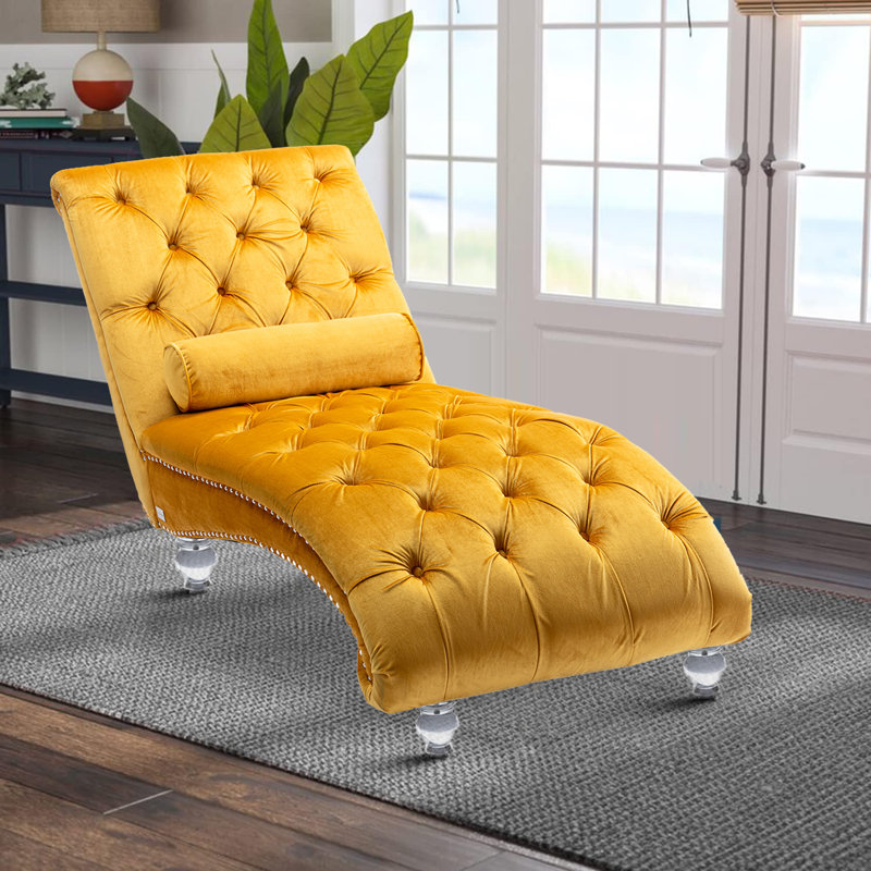 Chaise longue rembourrée avec garniture cloutée et pieds transparents Jerick, Moutarde