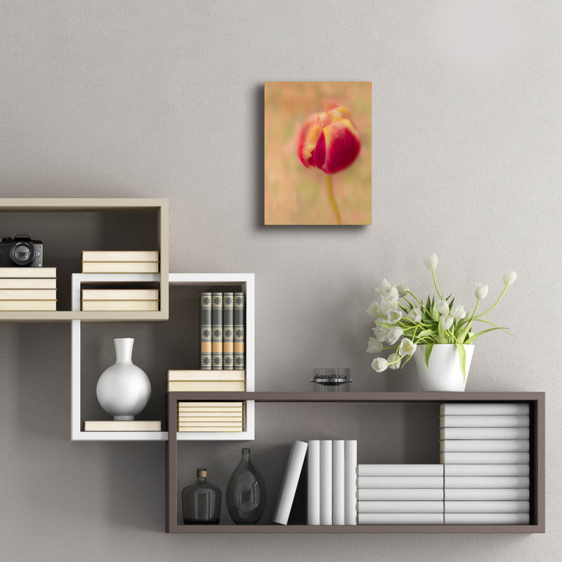 «First Bloom» par Pamela Plummer, H 16 po x l 12 po x P 0,13 po