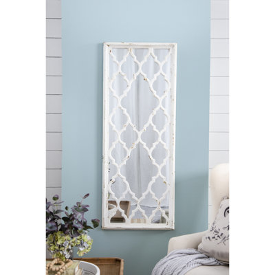 Miroir complet blanc vieilli 24 po x 60 po - Embellit n'importe quel intérieur de 59 po de hauteur. Le corps entier transparent classique rehausse la variété de la salle de bain.