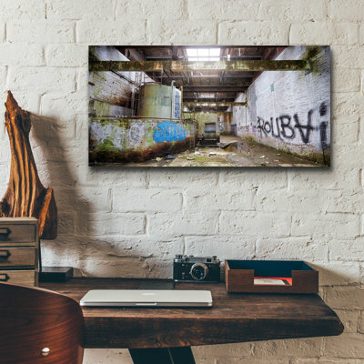 «Roubaix Urbex» par Sebastien Lory, art mural en verre acrylique, 24 po x 12 po