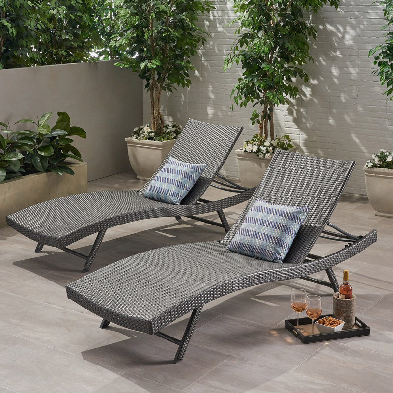 PE WICKER CHAISE, Gray