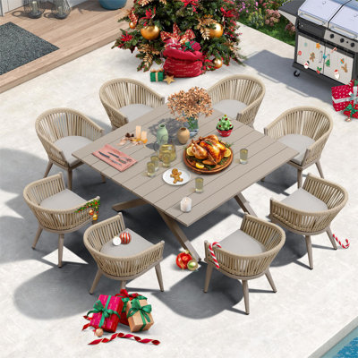 Ensemble de salle à manger de patio 9 pièces Corrigan Studio® avec table de salle à manger carrée en aluminium et chaises en rotin tissé pour mobilier de jardin en métal