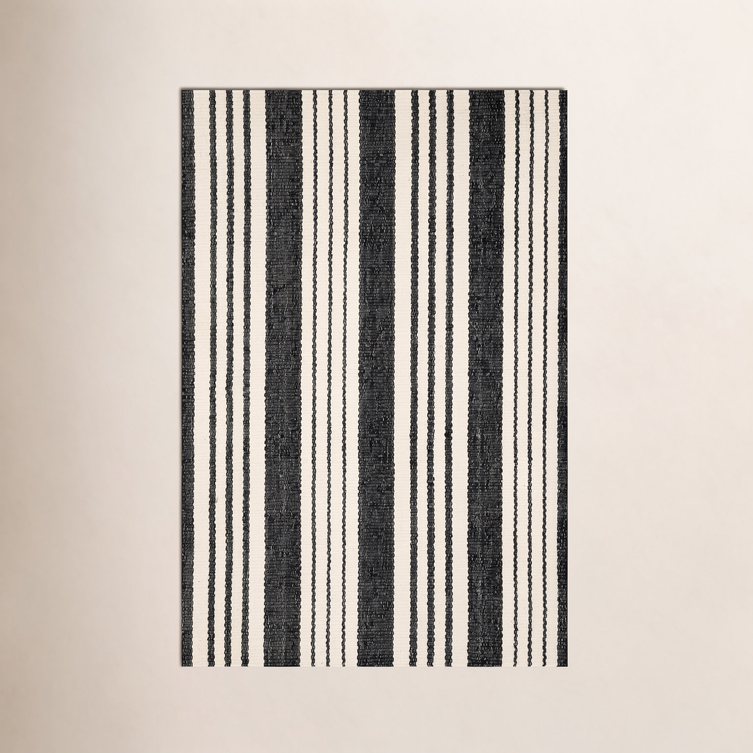 Birmingham Black Handwoven Indoor/Outdoor Rug, Rectangle 2' x 3'