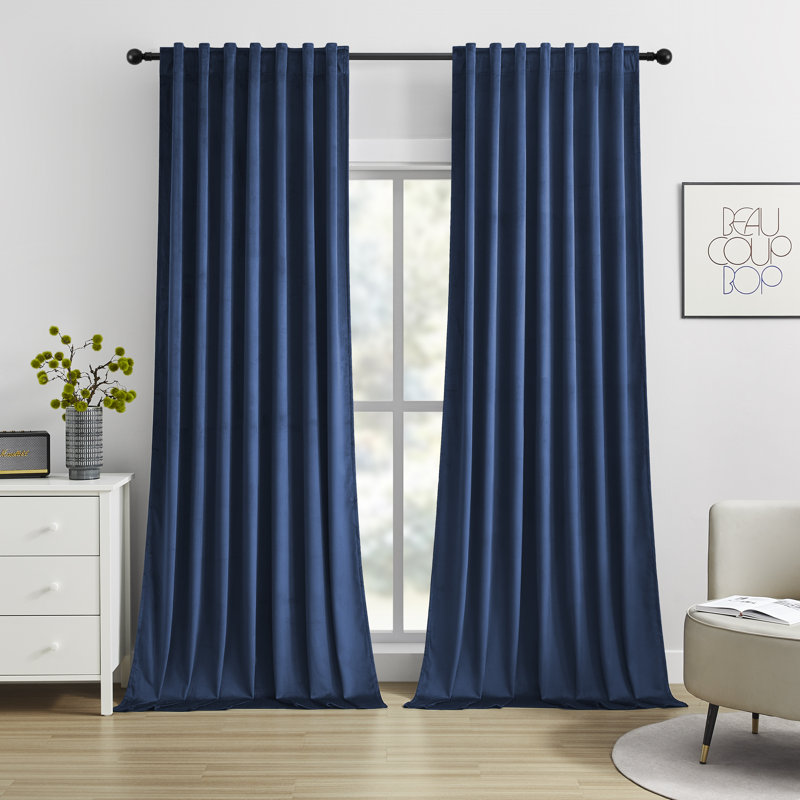 Paire de rideaux obscurcissant en velours de couleur unie Deavion, L 52 po x L 90 po, Marine