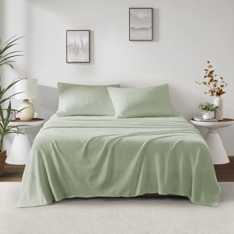 Madison Park Soloft Plush Green Micro Plush 4-Piece Queen Sheet Set, Queen Sheet Set with 2 Pillowcases, Green