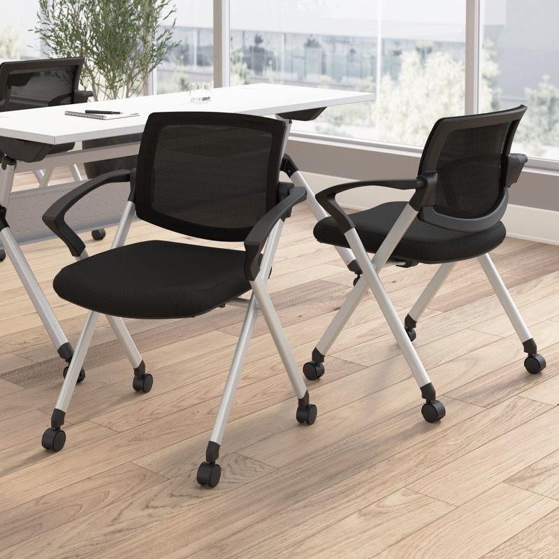 Ensemble de 2 chaises pliantes à dossier en filet avec accoudoirs Bush Business Furniture