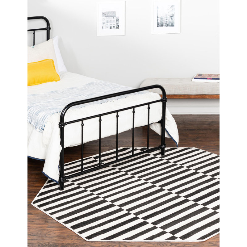 Striped Indoor Rug, Octagon 5'