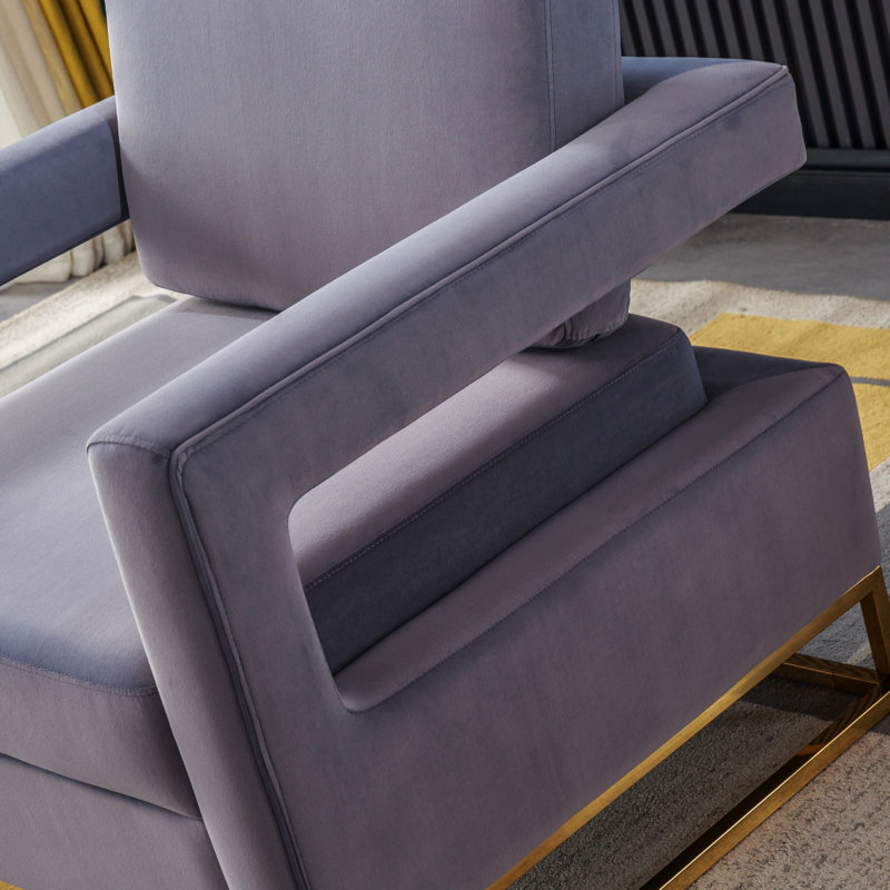 Fauteuil confortable en velours gris, base en acier inoxydable pour une assise confortable, base, crée