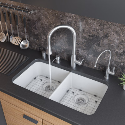 Évier de cuisine à double cuve encastrable l 32 po x l 18 po