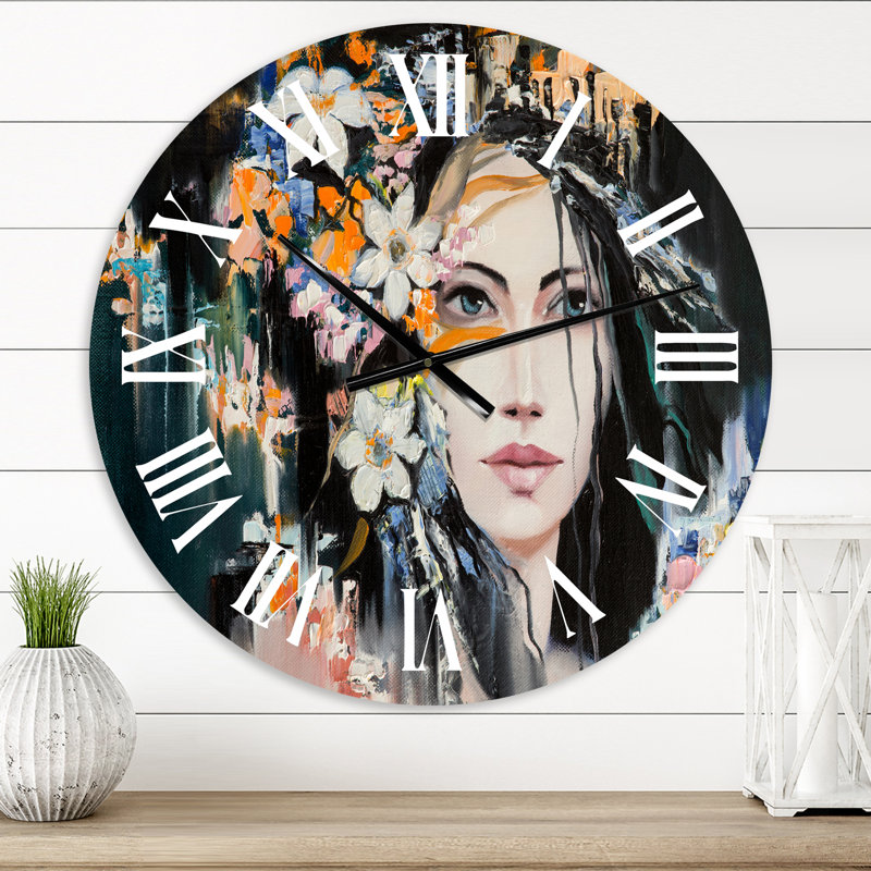 Portrait d'une jeune femme avec des fleurs I - horloge murale moderne, Petit