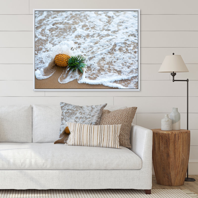 Pineapple Fallen By Ocean Wave - photographie sur toile, Cadre blanc, H 17 po x l 33 po x P 1 po