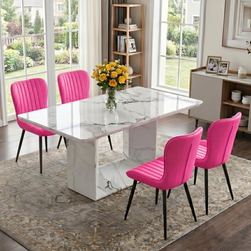 Ensemble de salle à manger 5 pièces Modern Glam avec table rectangulaire en faux marbre 63 po et 4 chaises en simili cuir