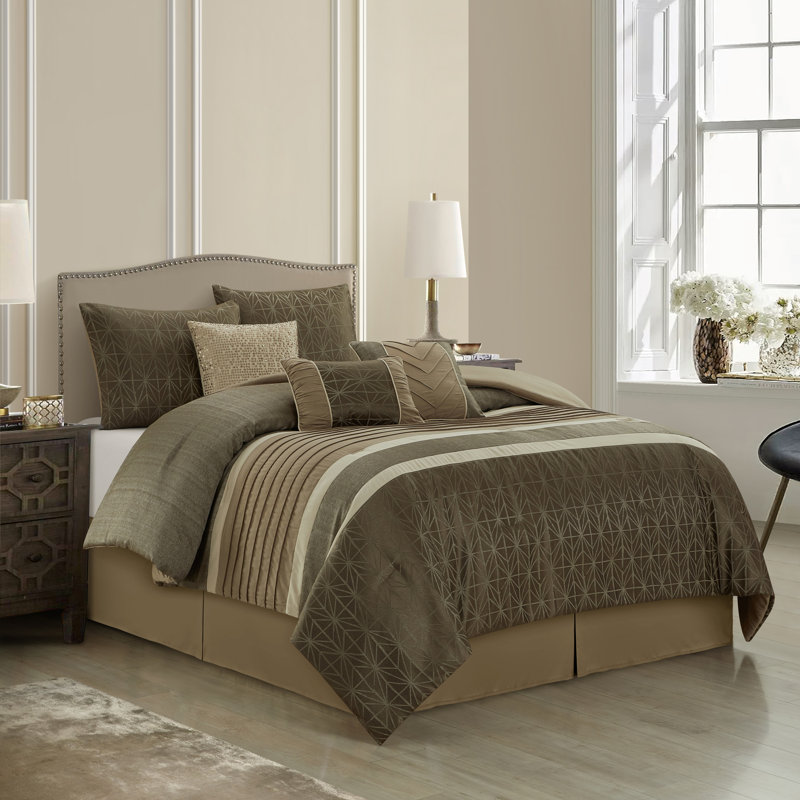 Pawan 7 Piece Geometric Comforter Set, King Comforter + 6 Additional Pieces