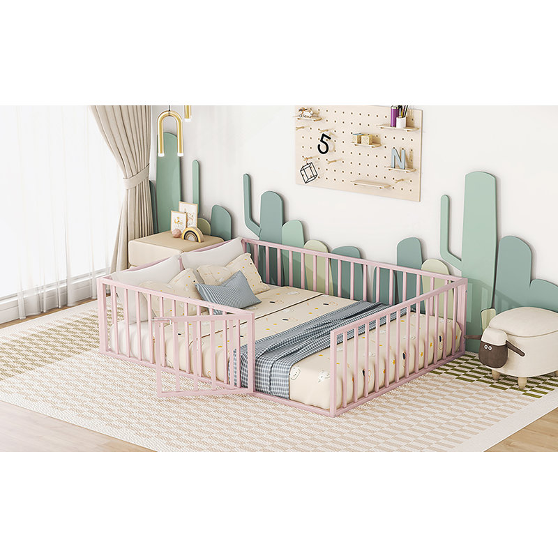 Structure de lit polyvalente en métal avec clôture et porte, idéale pour les jeux d'enfants, la lecture et les espaces créatifs