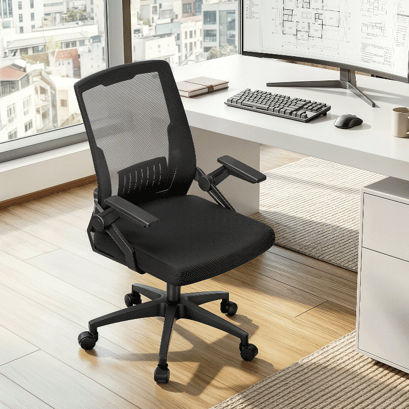 Chaise de bureau en filet avec accoudoirs relevables, dossier en filet respirant et coussin de siège épais d'une capacité de 260 lb