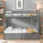 Lit superposé simple au-dessus d'un lit double en bois massif gris classique avec tiroirs de rangement, échelle et garde-corps pour chambres
