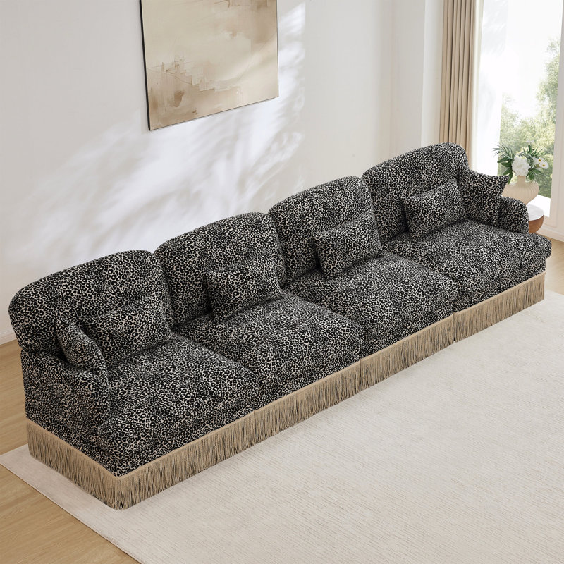 Canapé 131 places confortable en chenille à imprimé léopard de 131 po, bord à pampille délicat, canapé modulaire à la mode moderne, dossier et siège ergonomiques, assemblage facile, siège profond pour le salon, noir kaki