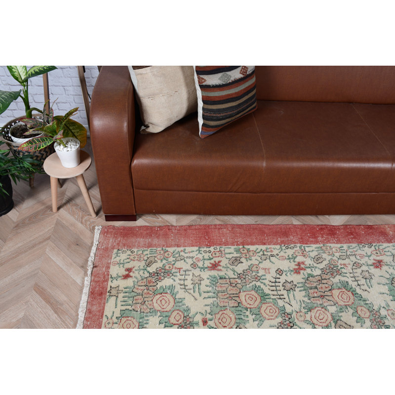 Tapis turc rétro Oushak parfait pour l'espace de cuisine avec des motifs floraux beiges et anatoliens