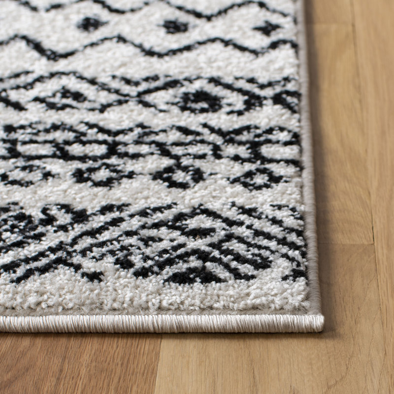 Hermine Geometric Area Rug, Rectangle 91 x 152 cm