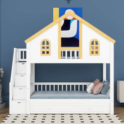 Lit superposé en forme de maison avec lit gigogne et escalier, cadre de lit superposé en bois avec étagères de rangement, toit de maison, fenêtre et porte