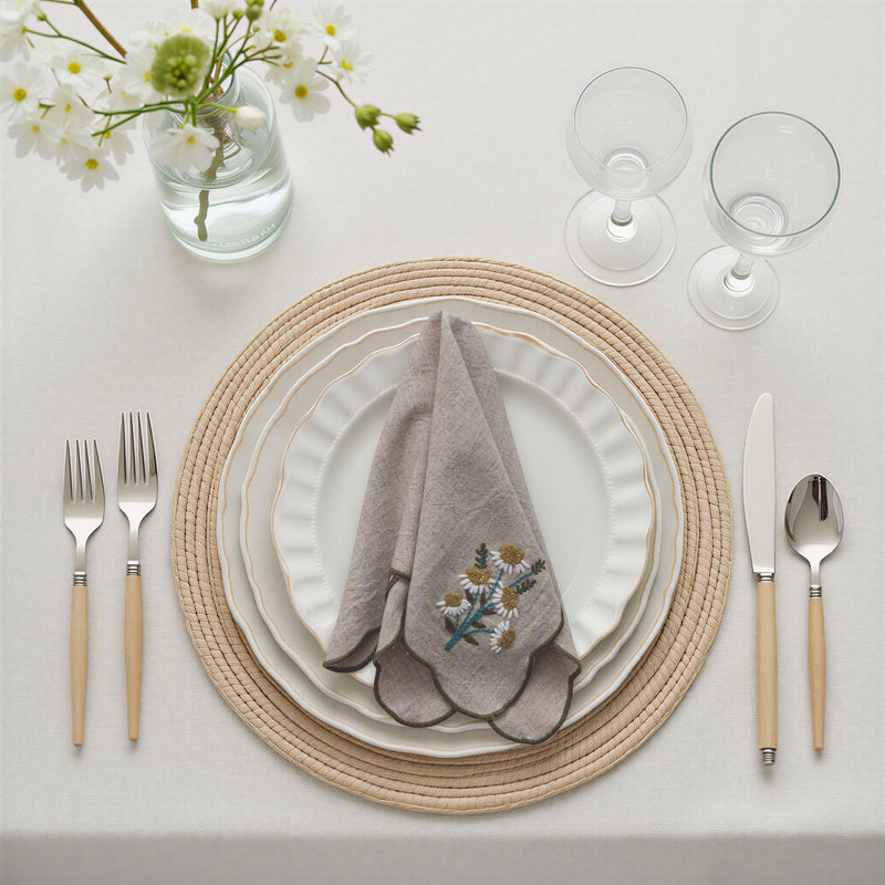 4-Piece Fabric Scalloped Square Napkins With Contrasting Stitched Edges And Embroidered Daisies, Multicolor