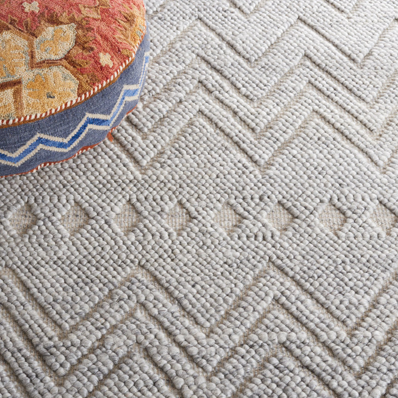 Natura Hand Woven Wool Pet Cotton Chevron Rug in Gray, Runner 2'3" x 8'