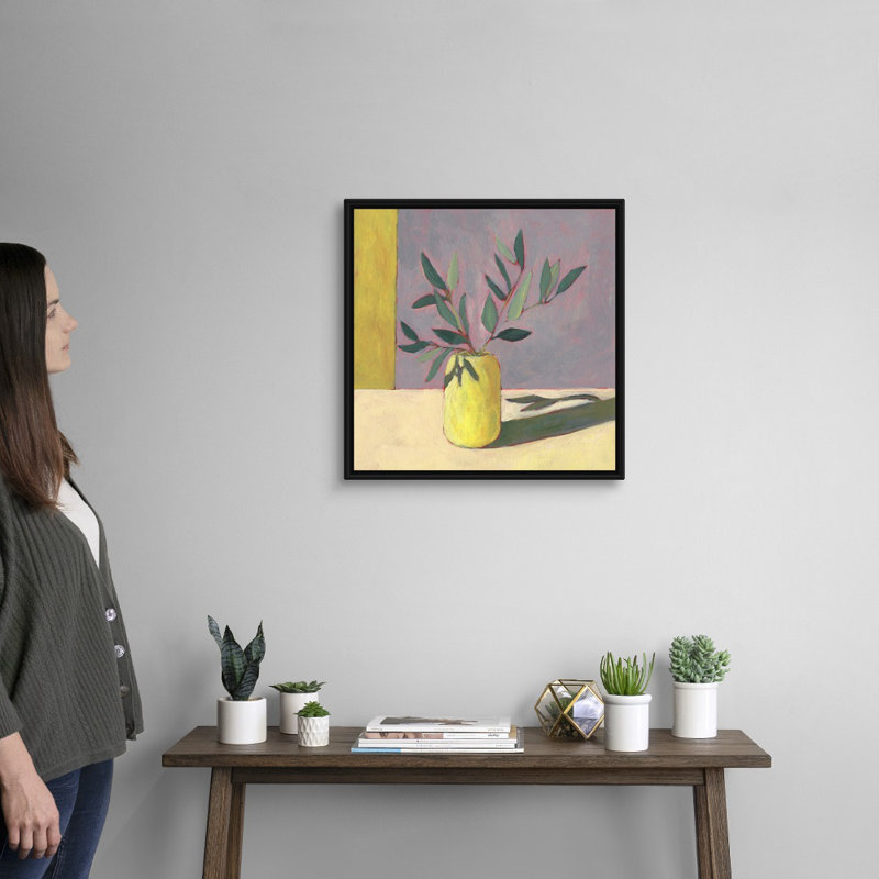 «Yellow Vase II», art mural sur toile, H 22 po x l 22 po, Toile avec cadre noir