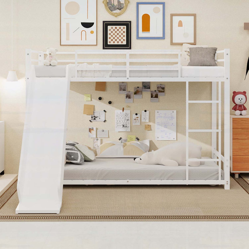 Lit superposé simple robuste en métal avec glissade - Conception peu encombrante pour les enfants et les adolescents, cadre durable pour jouer et dormir, assemblage facile, disponible en blanc