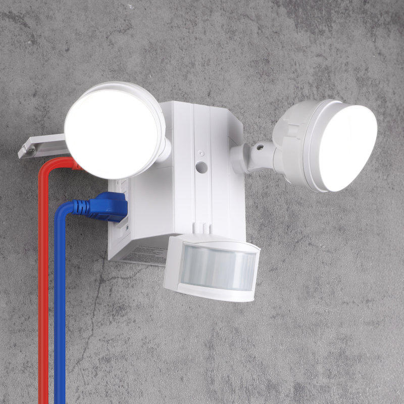 Lumière de sécurité à double tête 30w avec prises Gfci, capteur de mouvement et projecteur crépuscule à l'aube, blanc, Blanc