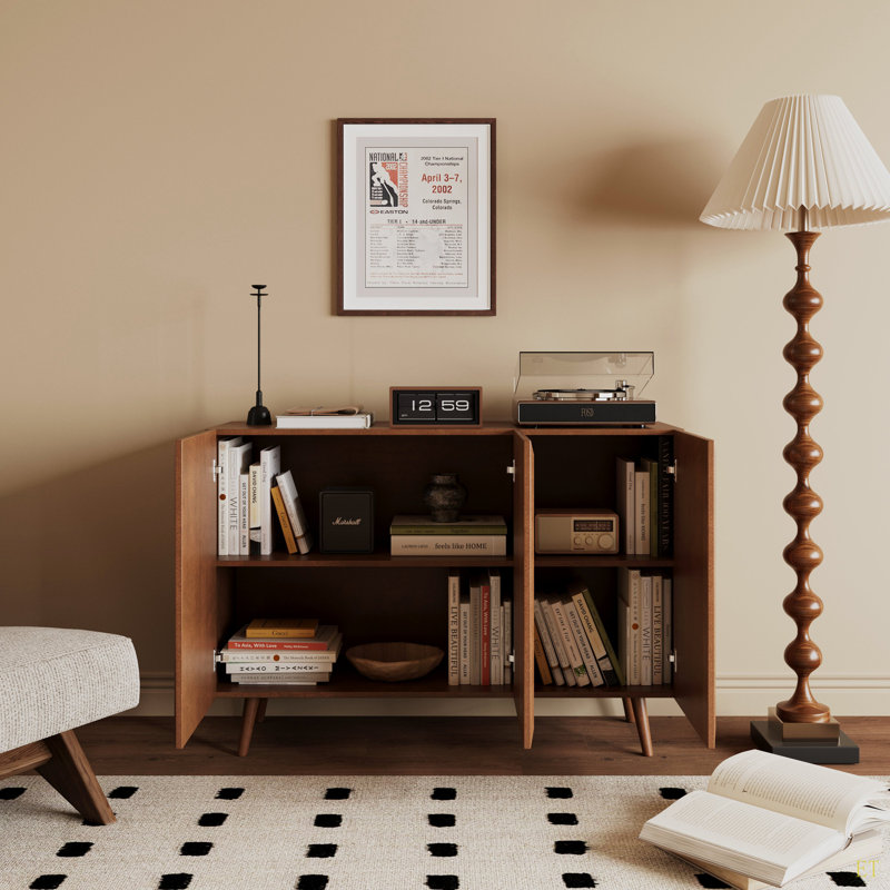 Charmante armoire d'entrée avec portes et tablettes pour un rangement polyvalent