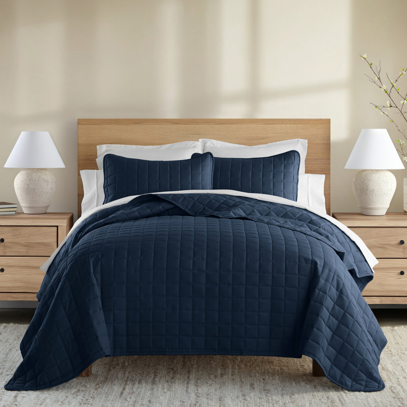 Ensemble de couvre-lit matelassé en microfibre doublement brossé à motif de carré Simply Soft™, Bleu marine