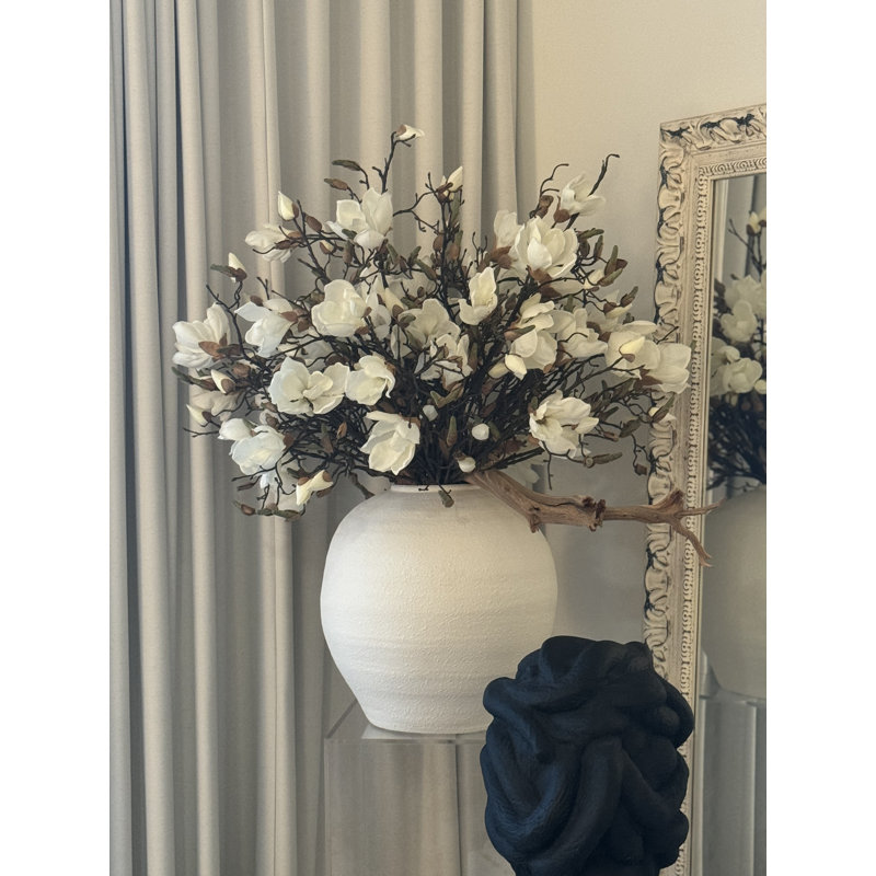 Konos Vase With White Magnolias