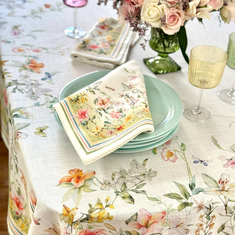 Lily Garden 21" Napkin