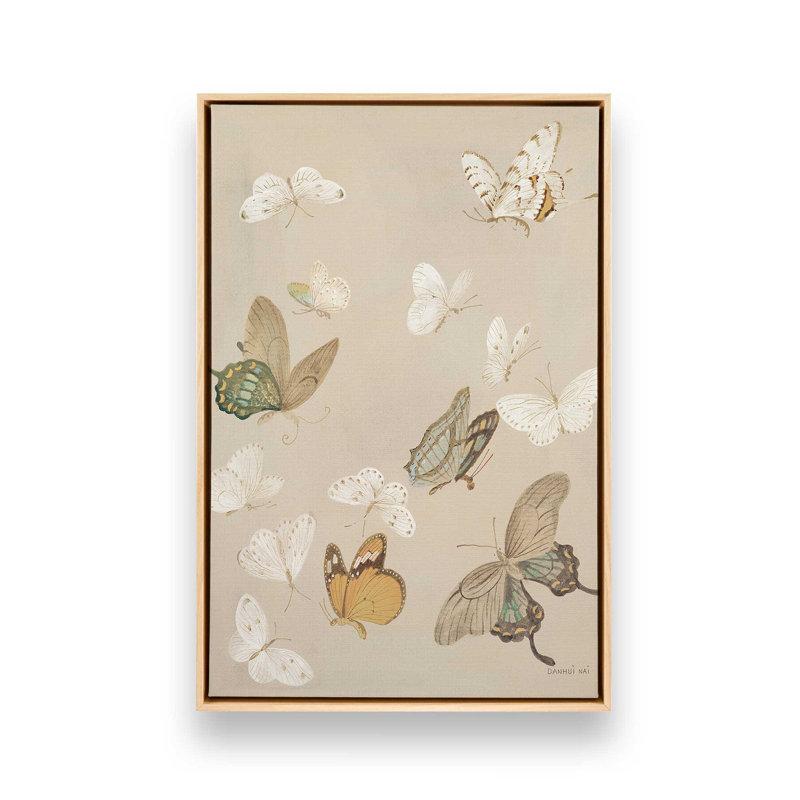 «Chrysanthemum Butterflies v2» par Danhui Nai, reproduction d'art, H 32 po x l 24 po, Cadre flottant, Tanné