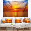 Tapisserie «Seashore Orange Sea Sunrise» sous un ciel bleu-28502240