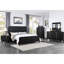 Élégant grand lit noir Mason avec planches carrées complémentaires, textures cannelées et support fiable pour tête de chambre à coucher, embellissement, structure solide