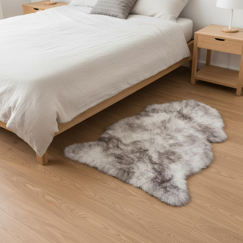 Tapis en peau de mouton Novyty Dyfan avec envers antidérapant, Rectangle 2 pi x 3 pi