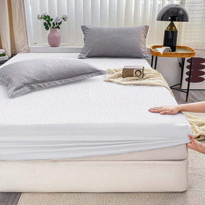 Vespera Hypoallergenic Waterproof Bed Bug Resistant Elastic Mattress Protector Mattress Protector Case Pack