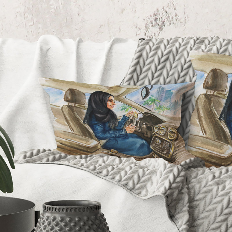 Rectangle, femme arabe conduisant une voiture I - Coussin décoratif imprimé moderne