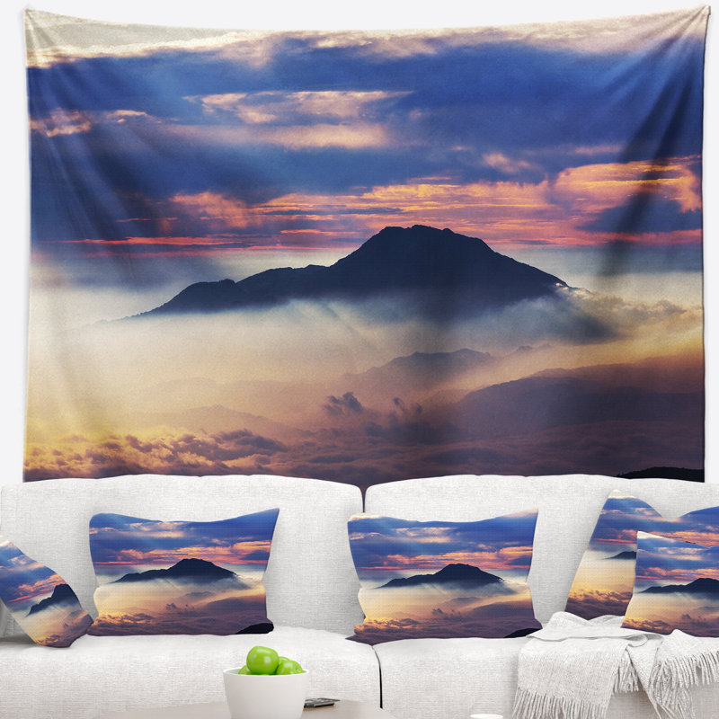 Paysage incroyable montagne de Java dans une tapisserie de brouillard, H 78 po x l 92 po